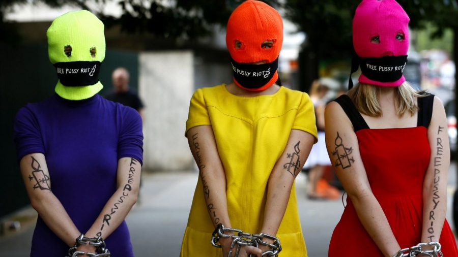 Η Ρωσία δεν αστειεύεται - Το συγκρότημα «Pussy Riot» θα απαγορευτεί λόγω προσβολής του στρατού
