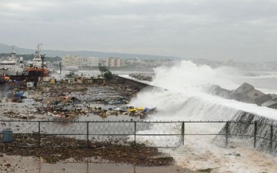 Τυφώνας έπληξε νοτιοδυτική ακτή της Ινδίας με απολογισμό τουλάχιστον 14 νεκρούς