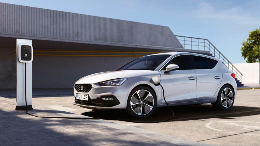 Seat Leon e-Hybrid για όσους τους αρέσει να μπαίνουν στην πρίζα