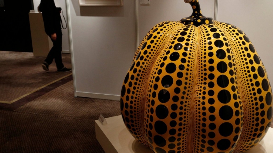 Yayoi Kusama: Το περίφημο γλυπτό «Κολοκύθα» παρασύρθηκε από τυφώνα