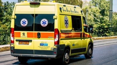 Σφοδρό τροχαίο στην Αθηνών – Κορίνθου: Αυτοκίνητο έπεσε πάνω σε μπάρες - Ένας σοβαρά τραυματίας