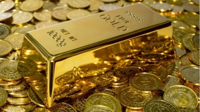 «Βουτιά» άνω του 2% στον χρυσό, «έχασε» τα 2.300 δολάρια