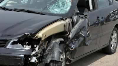 Απόλυτο χάος στην Κυψέλη - Ένας μεθυσμένος οδηγός έπεσε πάνω σε παρκαρισμένα αυτοκίνητα