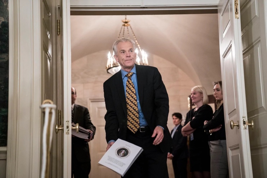 Navarro (Λευκός Οίκος): Συνιστάται υπομονή στις διαπραγματεύσεις για τον εμπορικό πόλεμο