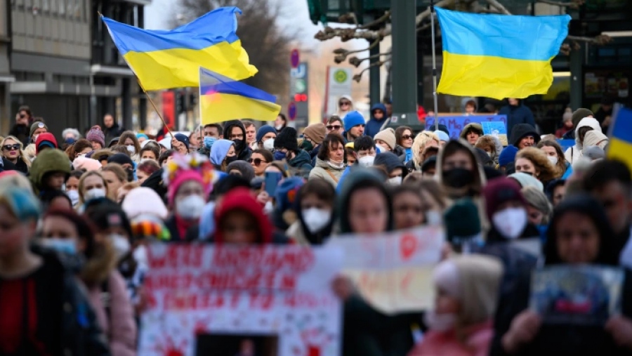 Νέο Μαϊντάν ή παγίδα για τη Ρωσία; Ειδικός προειδοποιεί για τις διαδηλώσεις στο Κίεβο: «Όλα είναι πολύ σκηνοθετημένα»