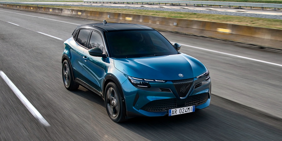 Η Alfa Romeo θα κρατήσει λίγο παραπάνω τους κινητήρες εσωτερικής καύσης