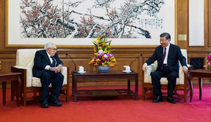 Σαφές μήνυμα Xi (Κίνα) στις ΗΠΑ μέσω Kissinger: Oι σχέσεις μας είναι σε σταυροδρόμι, μην προσπαθείτε να μας περιορίσετε