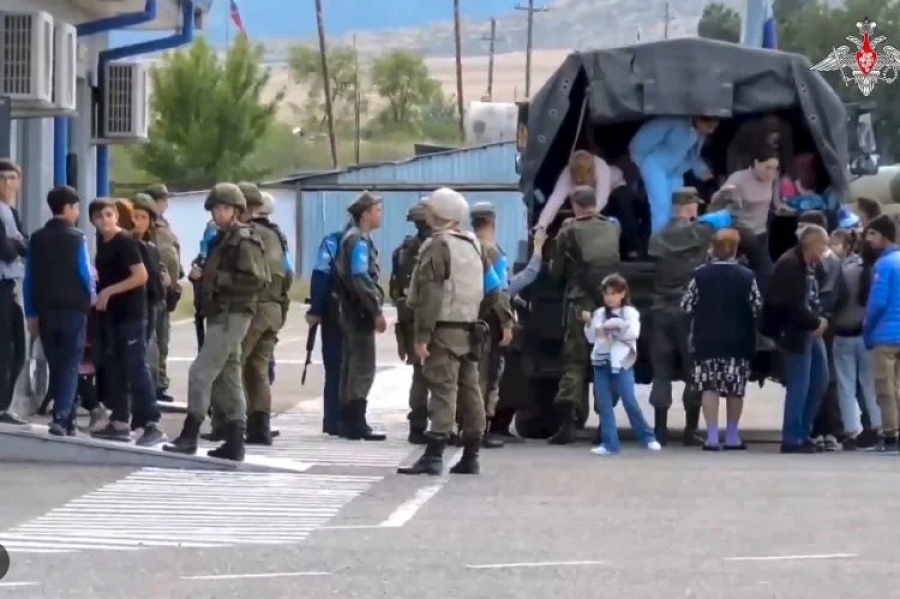 Στο Αζερμπαϊτζάν το Nagorno - Karabakh - Παραδίδουν τα όπλα τους οι αυτονομιστές μετά από 30 χρόνια - Πολιτική κρίση στην Αρμενία