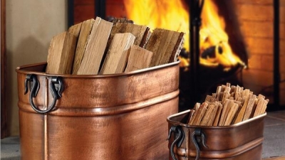 DW: Εν μέσω καύσωνα, οι Γερμανοί αποθηκεύουν καυσόξυλα και πέλετ για το χειμώνα