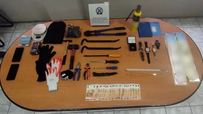 Χειροπέδες σε σπείρα που άδειαζε κοσμηματοπωλεία σε όλη την Ελλάδα – Πάνω από 800.000 ευρώ τα κέρδη