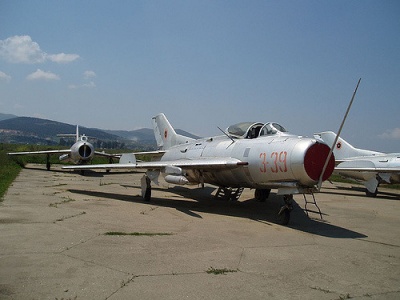«Νεκροταφείο» αεροπλάνων στην Αλβανία μετατρέπεται σε νατοϊκή βάση