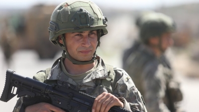 Τουρκία: Ένας στρατιώτης και δύο αστυνομικοί τραυματίστηκαν από πύραυλο στα σύνορα με τη Συρία