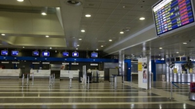 Κορωνοϊός: Ανοιχτό το ενδεχόμενο να κλείσουν  όλα τα αεροδρόμια σε «ύστερη φάση»