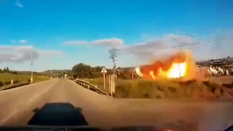 Πρωτοφανή πλάνα - Η στιγμή που η Hezbollah ανατινάζει δορυφορικό σύστημα στο Beit Shemesh του Ισραήλ (vid)