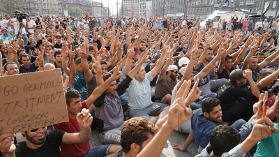 Παράνοια: Η Γερμανία πλημμυρίζει με πρόσφυγες που δεν έχουν ούτε ταυτότητα - Σφοδρή επίθεση από το AfD