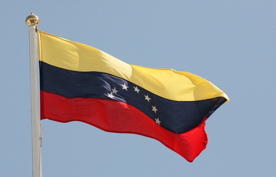 Η Βενεζουέλα αναπτύσσει τανκς και ναυτικές δυνάμεις στα σύνορα με τη Γουιάνα