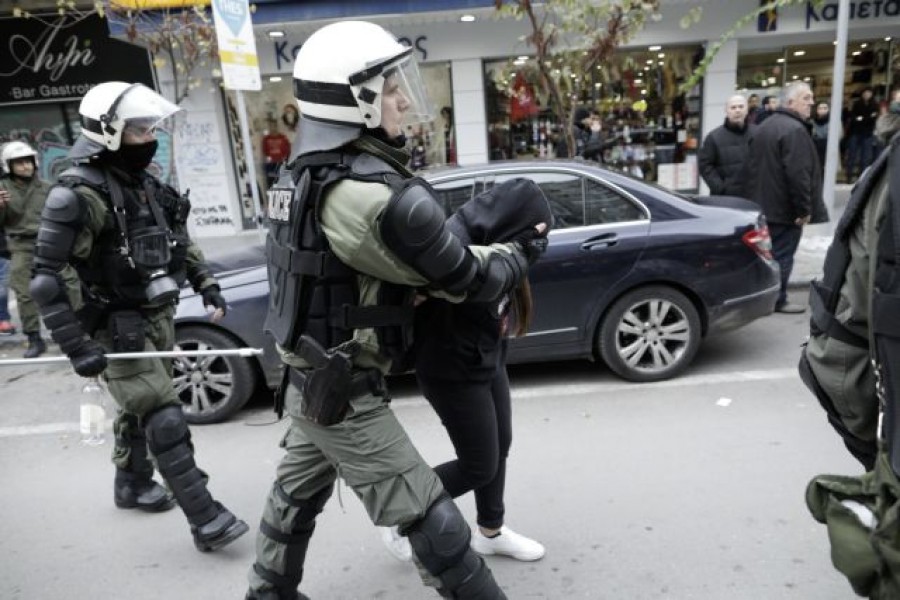 Θεσσαλονίκη: 6 συλλήψεις και 28 προσαγωγές κατά τη διάρκεια της συγκέντρωσης του Πολυτεχνείου