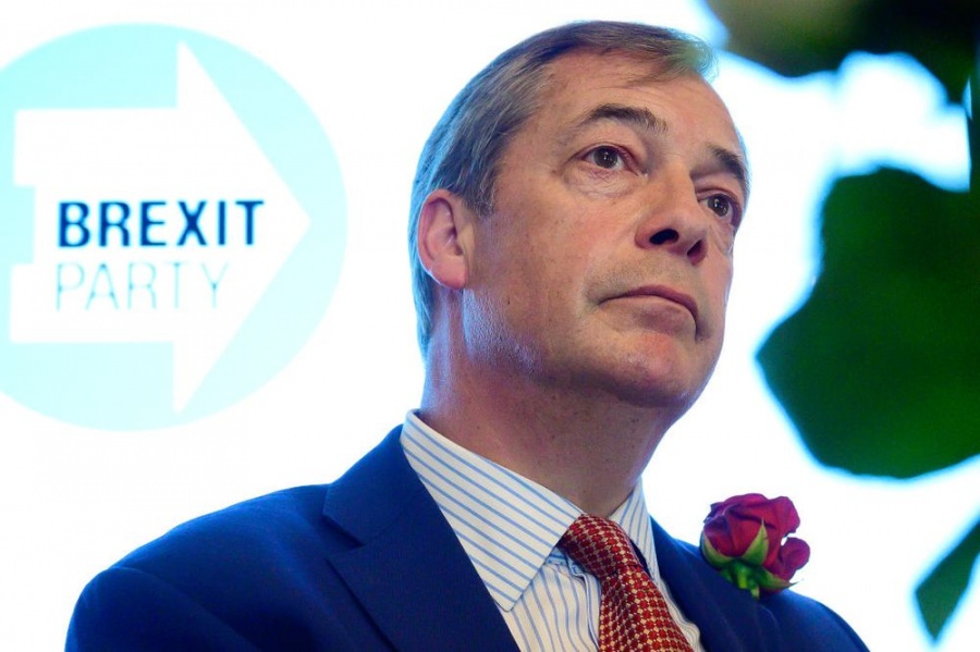 Εγκαταλείπει 43 έδρες ακόμη ο Farage προς όφελος των Τόρις του Johnson - Σε υψηλό 10ημέρου η στερλίνα