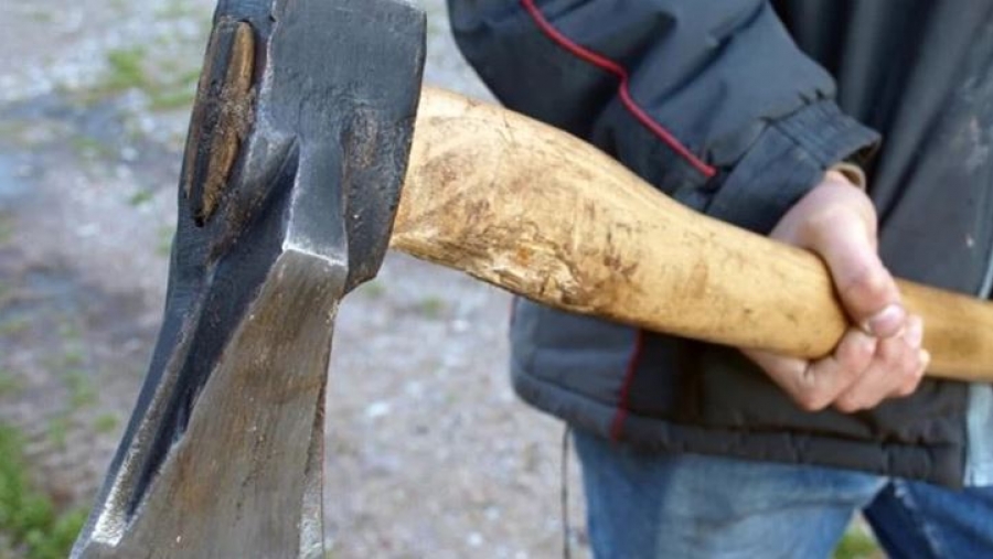 Σοκ στην Κρήτη - Τον χτύπησε με τσεκούρι στο κεφάλι, στη μέση του δρόμου