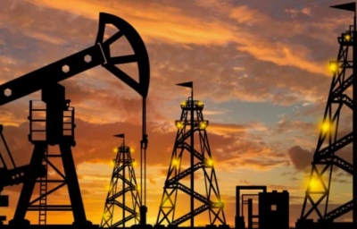 Νέα υποχώρηση στις τιμές πετρελαίου, στα 77,20 δολάρια το Brent
