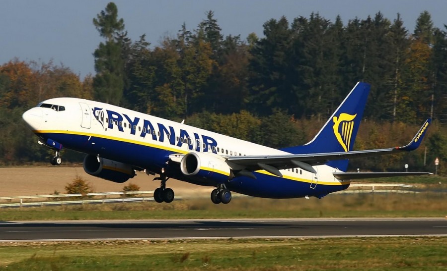Επιπλέον πτήσεις Ryanair από Ην. Βασίλειο σε Κρήτη-Σαντορίνη τον Οκτώβριο