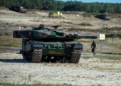Politico: Η Δύση δεν βιάζεται να δώσει σύγχρονα άρματα μάχης στην Ουκρανία