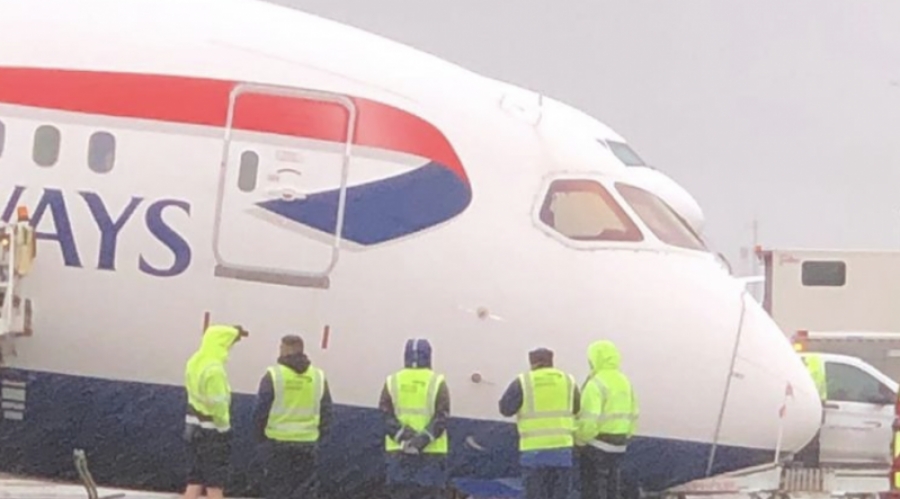 Κατέρρευσε το μπροστινό μέρος αεροπλάνου της British Airways στο Λονδίνο