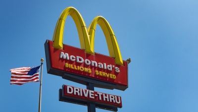 Απολύθηκε ο CEO των McDonald's λόγω ερωτικής σχέσης με υπάλληλο