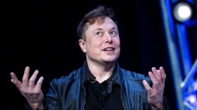 Tesla: Μέτοχος υπέβαλε μήνυση στον Musk για τα tweets σχετικά με την πώληση του 10% των μετοχών του