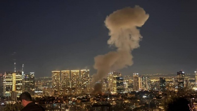 Σφοδρή πυραυλική επίθεση του Ιράν στην καρδιά του Τελ Αβίβ - Διάτρητο το Iron Dome του Ισραήλ
