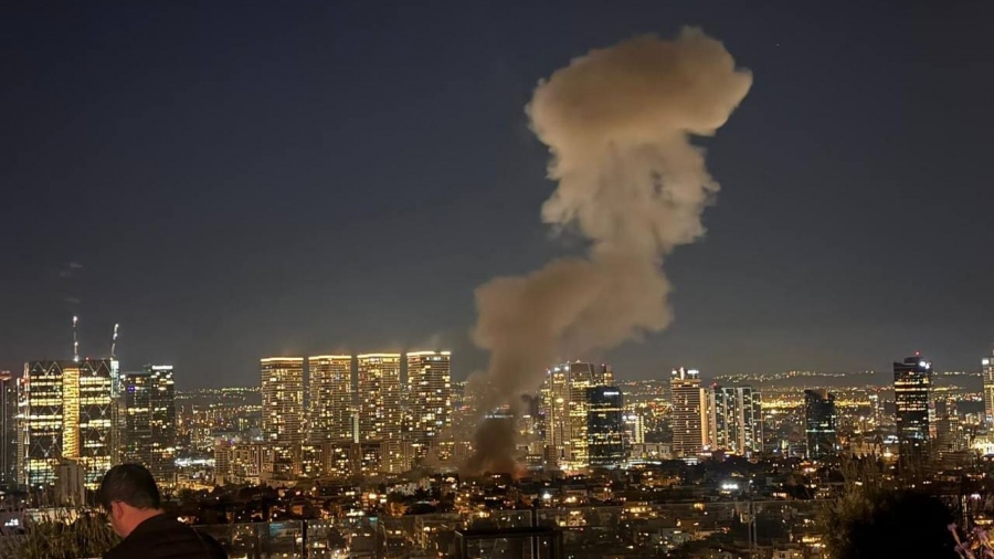 Σφοδρή επίθεση του Ιράν πάνω από 200 πυραύλους στην καρδιά του Τελ Αβίβ - Διάτρητο το Iron Dome του Ισραήλ