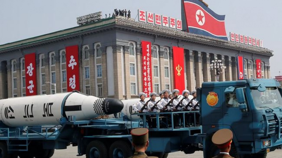Βόρεια Κορέα: Εκτόξευσε τρεις βαλλιστικούς πυραύλους
