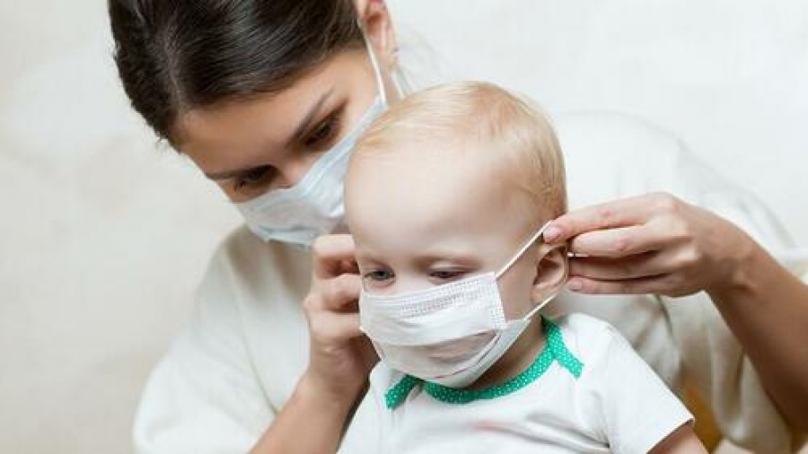 Ζοφερή έρευνα για μάσκες: Τα μωρά των lockdown έχουν λιγότερες πιθανότητες να μιλήσουν πριν από τα πρώτα τους γενέθλια