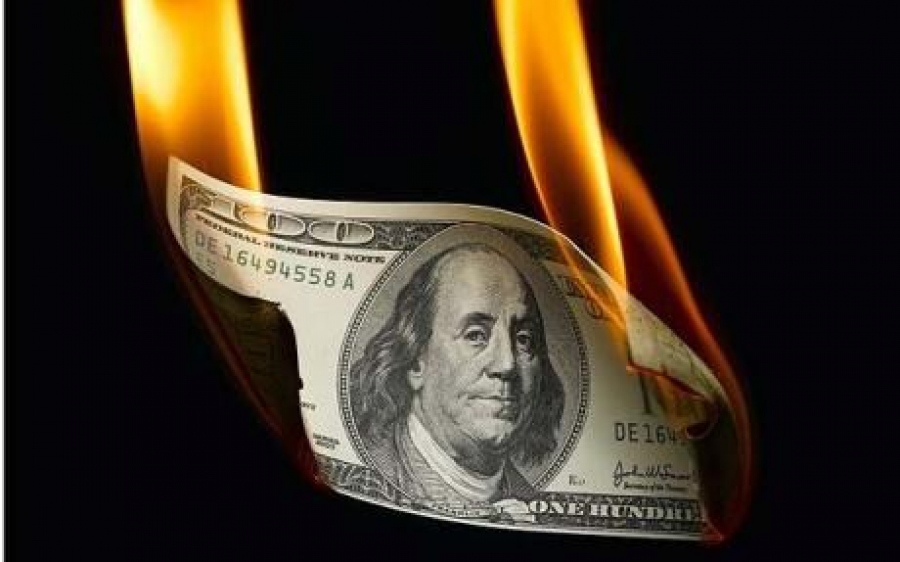 Το δολάριο πεθαίνει… ο ιστορικός ρόλος της Σαουδικής Αραβίας και οι μεθοδεύσεις της Κίνας θα βάλουν το «τελευταίο καρφί» στο αμερικανικό νόμισμα