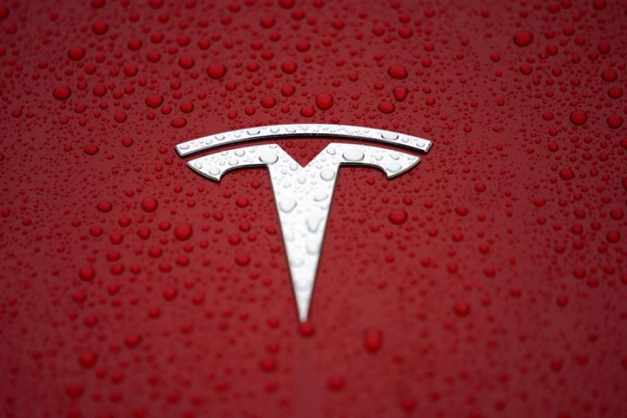 Tesla: Ποιοι ξεφορτώθηκαν μετοχές της εταιρείας αξίας πάνω από 1,5 δισ. δολ. όταν η τιμή της έφτασε τα 1.000 δολ.
