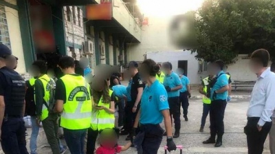 Λαύριο - ΕΛ.ΑΣ:  Εκκένωση υπό κατάληψη κτιρίου – Μεταφέρθηκαν 53 άτομα σε δομές του υπουργείου Μετανάστευσης και Ασύλου