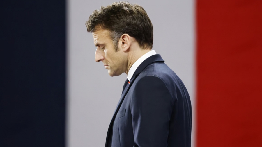 Πέταξαν (πάλι) αβγό στο πρόσωπο του Γάλλου προέδρου Macron (βίντεο)