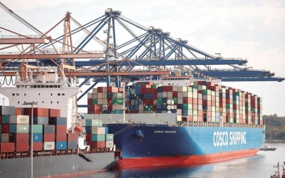 Kimberly Guilfoyle's next target: Piraeus - Washington will demand the expulsion of Cosco, Maximos Mansion is a spectator