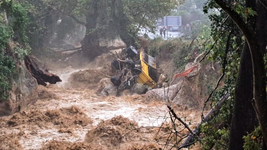 Εικόνες βιβλικής καταστροφής σε Βόλο, Λάρισα, Σκιάθο, Εύβοια - Περιοχές σε lockdown, αγωνία για 5 αγνοούμενους στη Μαγνησία