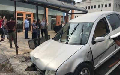 Αυτοκίνητο έπεσε σε στάση λεωφορείου στη Μεταμόρφωση  - Ένας νεκρός και τρεις τραυματίες