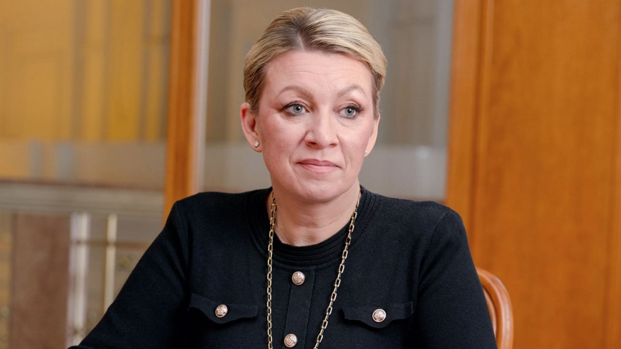 Zakharova: Ο Zelensky θα παρασύρει μαζί του μέχρι τον τάφο τη... Γερμανία