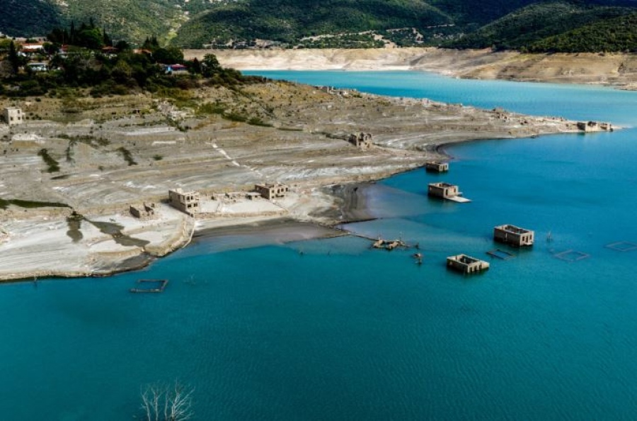 Εφιάλτης λειψυδρίας στην Ελλάδα - Εικόνες σοκ από την τεχνητή λίμνη Μόρνου