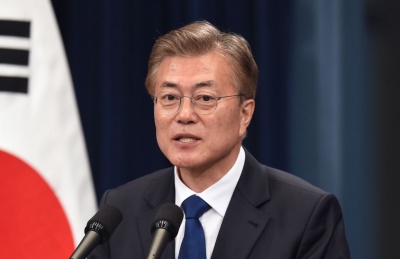 Moon (Ν. Κορέα): Δεν σχεδιάζουμε να μειώσουμε τις μονομερείς κυρώσεις κατά της Β. Κορέας