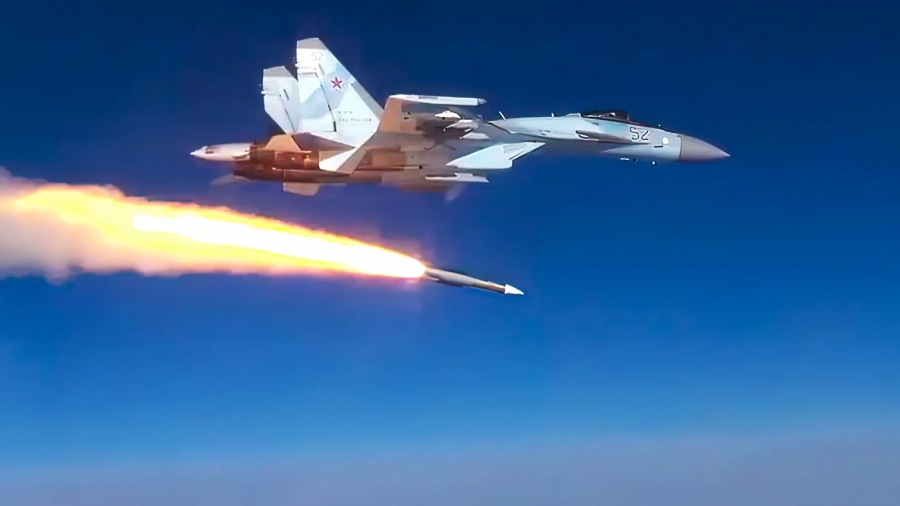 Το Business Insider αποκαλύπτει: Ο εξοπλισμός των ρωσικών Su-35S με R-37M στέλνει τα νατοϊκά μαχητικά πίσω στις βάσεις τους