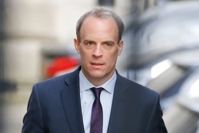Raab (ΥΠΕΞ Βρετανίας): Δεν θα βιαστούμε να άρουμε τα περιοριστικά μέτρα για τον κορωνοϊό