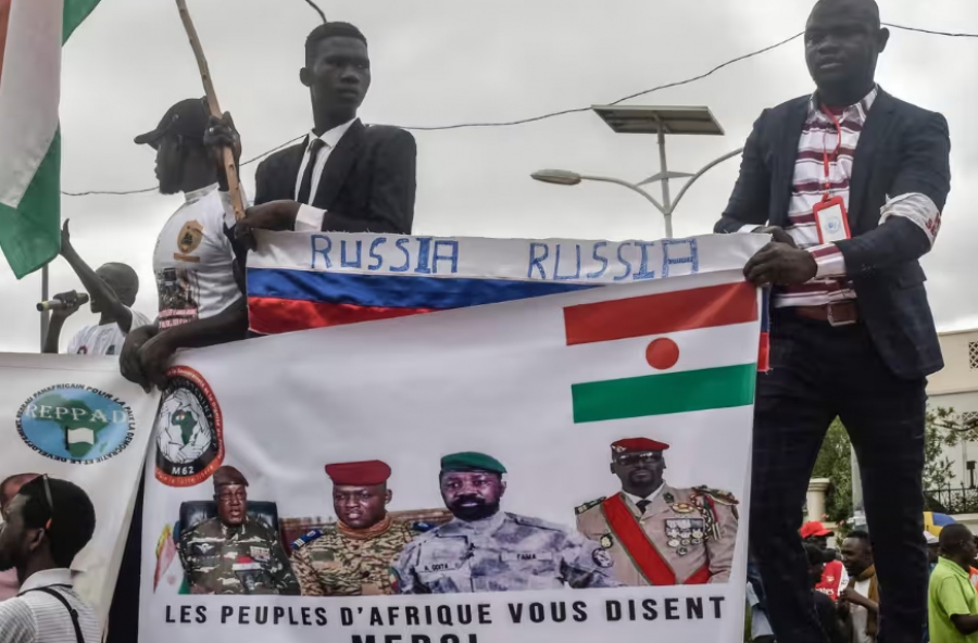 Νιγηρία: Η οργάνωση Μ-62 κατηγορεί τη Γαλλία για νεοαποικιακή πολιτική  -  Θέλει να προκαλέσει πόλεμο στην περιοχή του Sahel