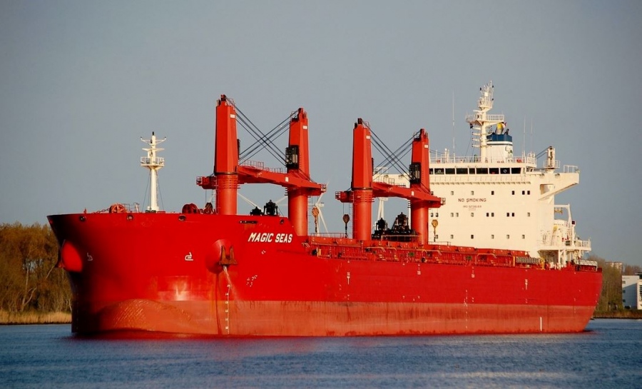 Κόλαση στην Ερυθρά Θάλασσα - Οι Houthi με 8 σκάφη, χειροβομβίδες και drones χτύπησαν ελληνόκτητο πλοίο - Βυθίζεται