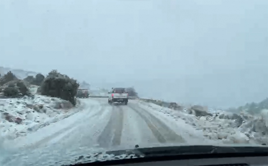 Επέλαση χιονιά: Διακοπή της κυκλοφορίας στη Λεωφόρο Πάρνηθος και στα δύο ρεύματα  λόγω χιονόπτωσης
