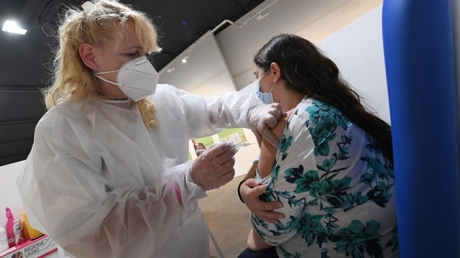 Covid-19: To 78% των Ιταλών ολοκλήρωσε τον εμβολιαστικό του κύκλο - Αρχίζει η χορήγηση της τρίτης δόσης