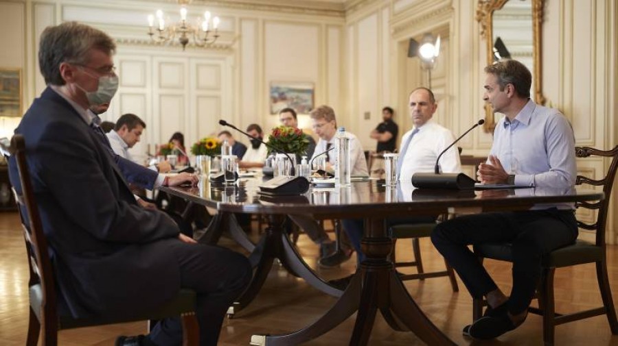 Συναγερμός στο Μαξίμου για τον κορωνοϊό - Στο τραπέζι lockdowns και SMS, τηλεδιάσκεψη στις 3/8 - Κρίσιμες οι επόμενες μέρες